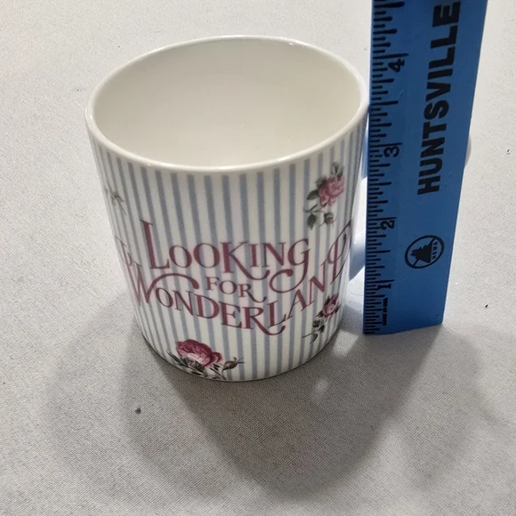 Disney Looking For Wonderland Royal Albert Alice Through The Looking Glass Mug - Picture 5 of 5
